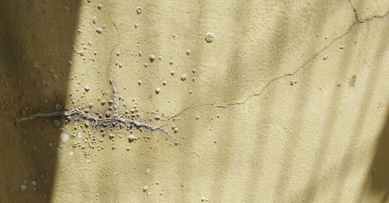 découvrez les principales causes des défauts de construction, leurs impacts sur les bâtiments et les solutions pour les prévenir et les corriger efficacement.