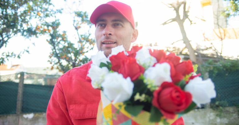 découvrez des fleurs faciles d'entretien qui ressemblent aux roses, idéales pour embellir votre jardin sans effort.