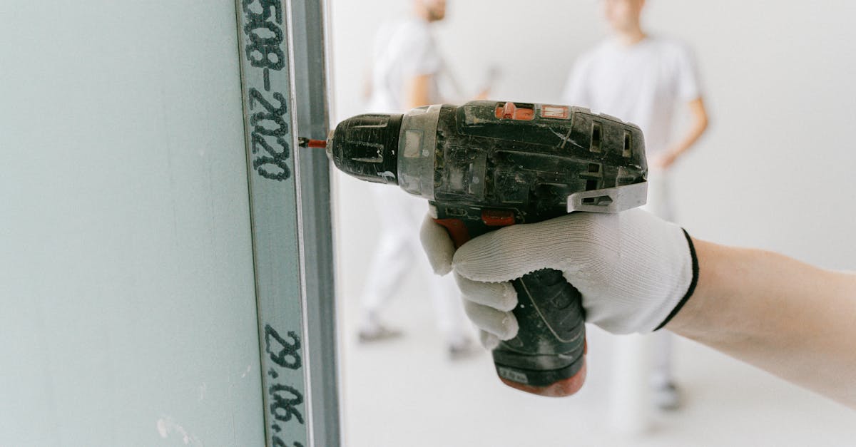 découvrez une alternative efficace au tournevis automatique pour plaques de plâtre, alliant performance et facilité d'utilisation pour vos travaux de bricolage.