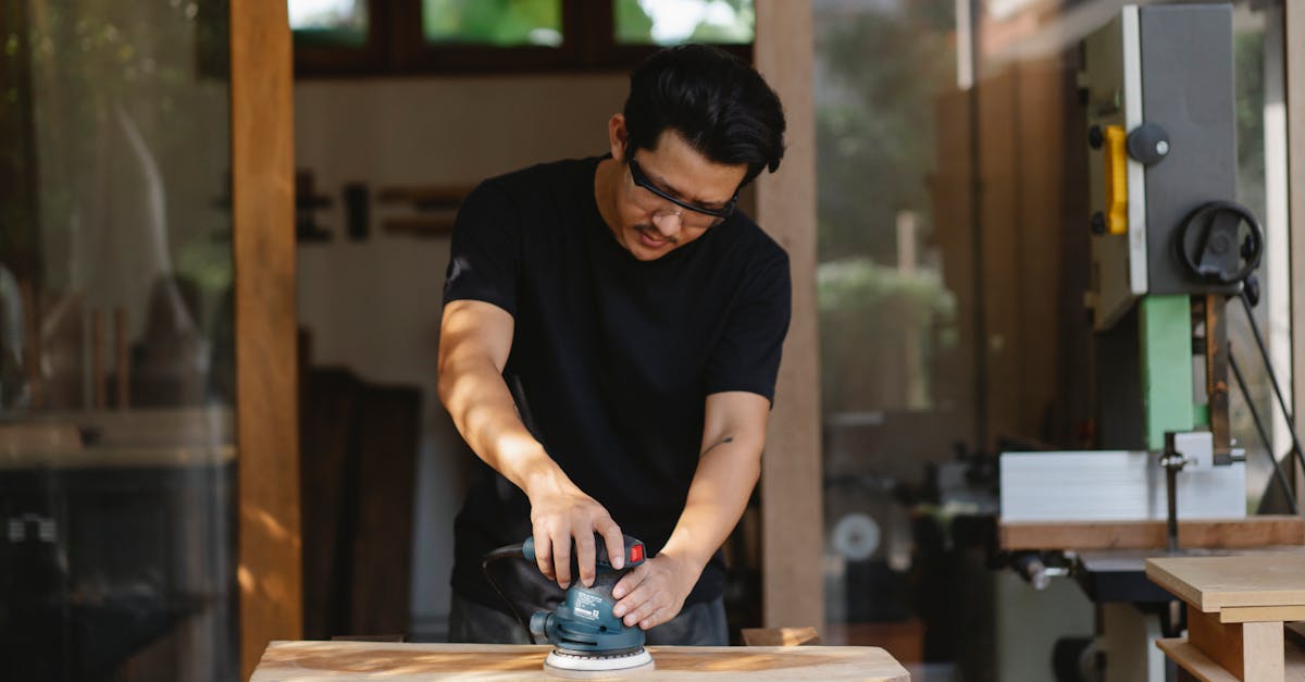 découvrez notre ponceuse à bande puissante et efficace, idéale pour lisser et préparer vos surfaces en un temps record. parfaite pour vos projets de bricolage et de rénovation.