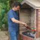 conseils et astuces pour l'entretien et la maintenance de votre barbecue en brique afin d'assurer sa longévité et des performances optimales.
