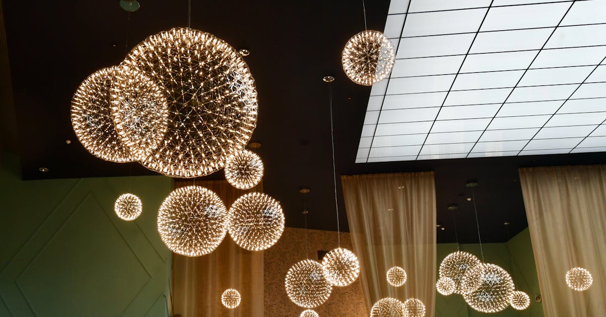 découvrez comment installer une suspension lumineuse au plafond sans percer, pour une décoration facile et sans dégâts.