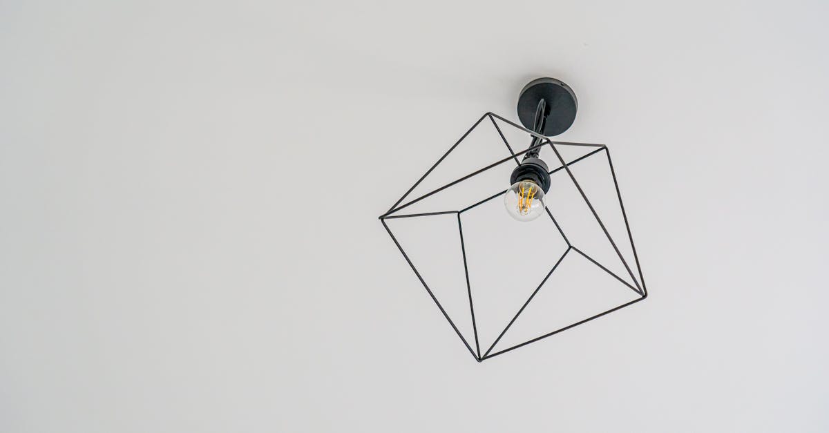 découvrez comment installer une suspension lumineuse au plafond sans percer, pour une décoration facile et sans dégâts.