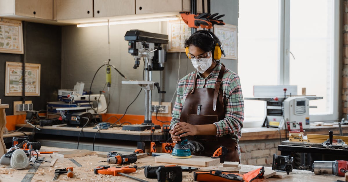 ponceuse à bande fixe performante pour un ponçage précis et efficace de vos matériaux. idéale pour les ateliers et les travaux de finition.