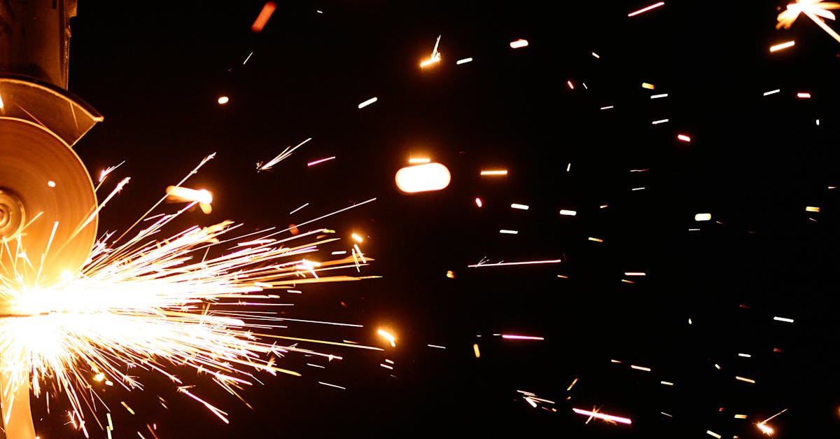 découvrez les techniques de découpe de papier peint pour un résultat précis et professionnel. astuces et outils pour faciliter vos travaux de décoration murale.